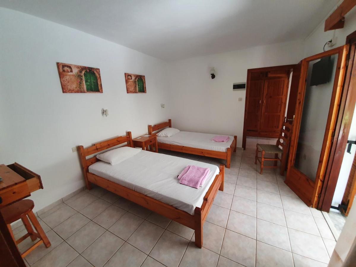 Dionisos Studios And Apts Skiathos Koukounaries ภายนอก รูปภาพ
