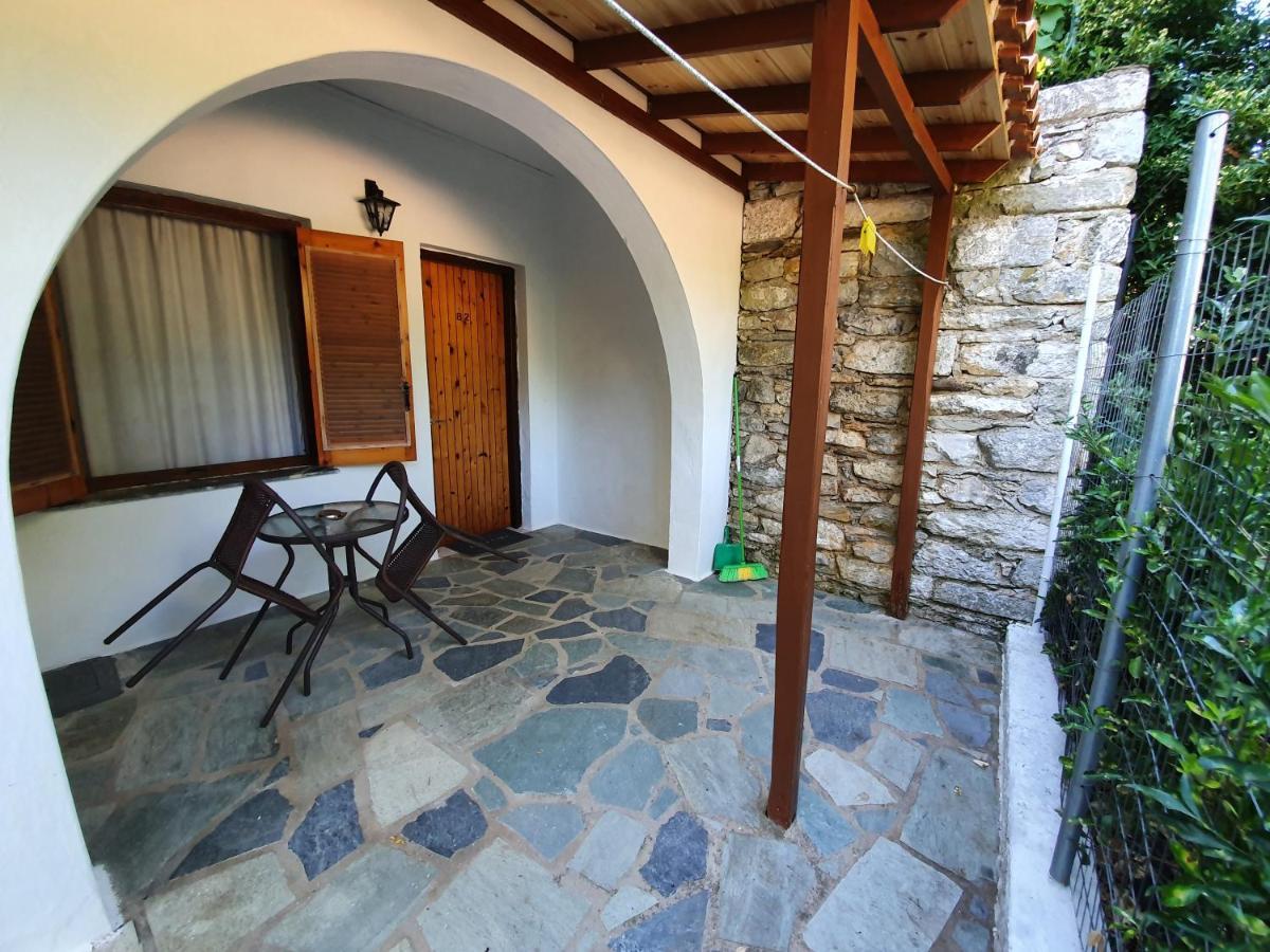 Dionisos Studios And Apts Skiathos Koukounaries ภายนอก รูปภาพ