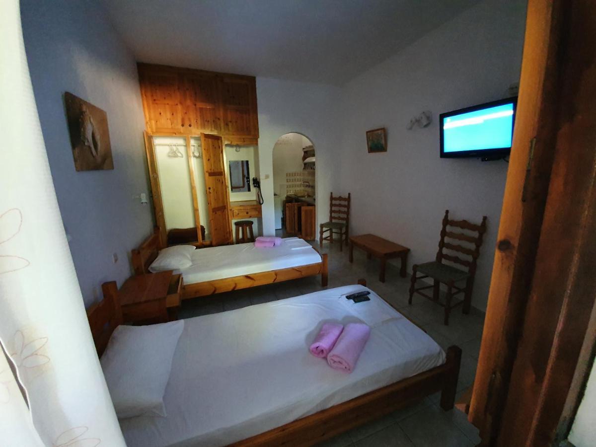Dionisos Studios And Apts Skiathos Koukounaries ภายนอก รูปภาพ