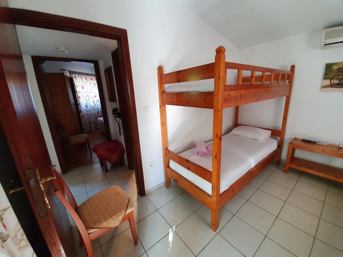 Dionisos Studios And Apts Skiathos Koukounaries ภายนอก รูปภาพ