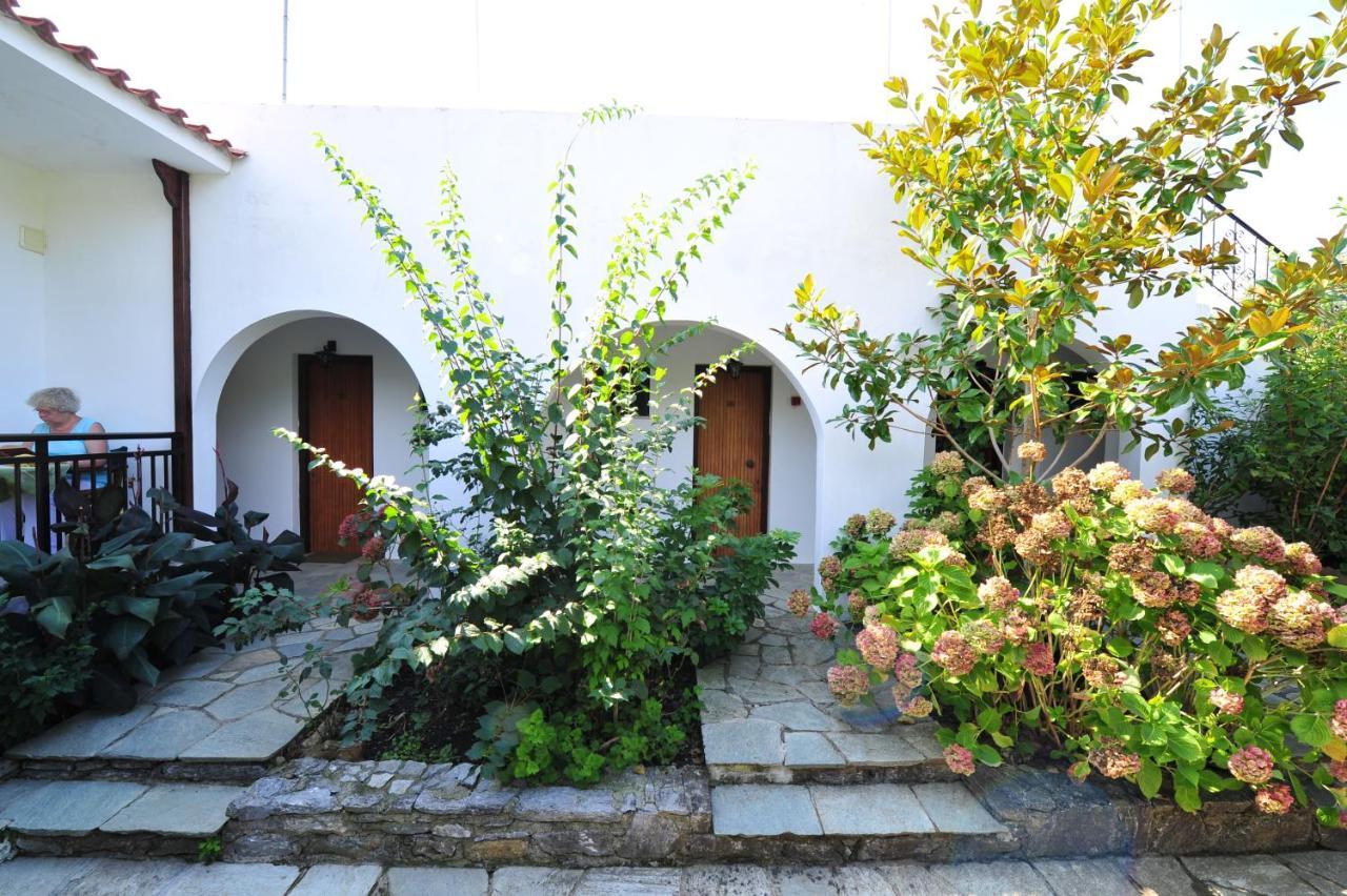 Dionisos Studios And Apts Skiathos Koukounaries ภายนอก รูปภาพ