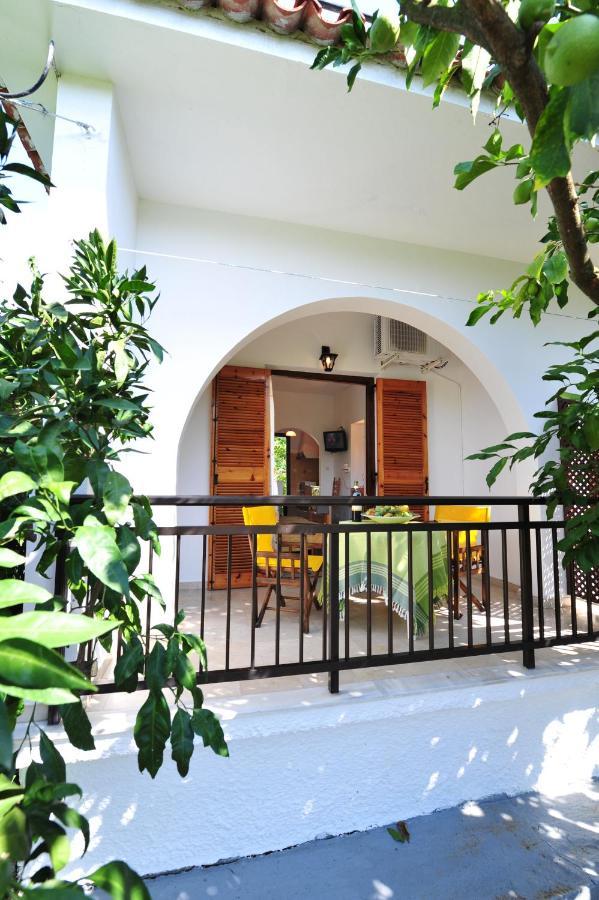 Dionisos Studios And Apts Skiathos Koukounaries ภายนอก รูปภาพ
