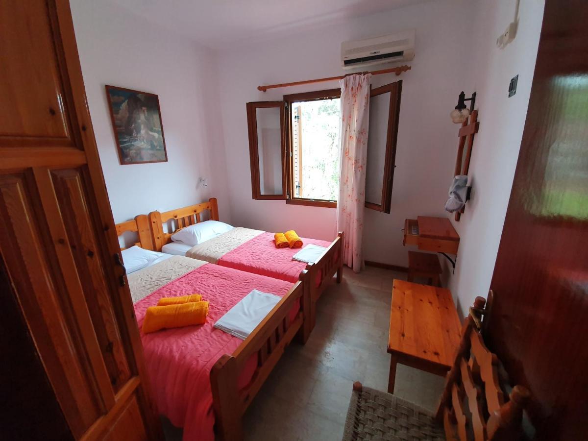 Dionisos Studios And Apts Skiathos Koukounaries ภายนอก รูปภาพ